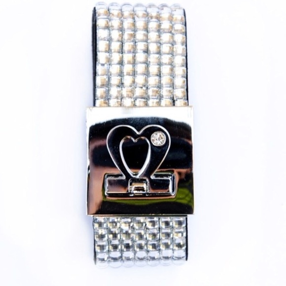 ✨5 for 30✨ Crystal Heart Clasp Cuff Bracelet - Picture 2 of 4